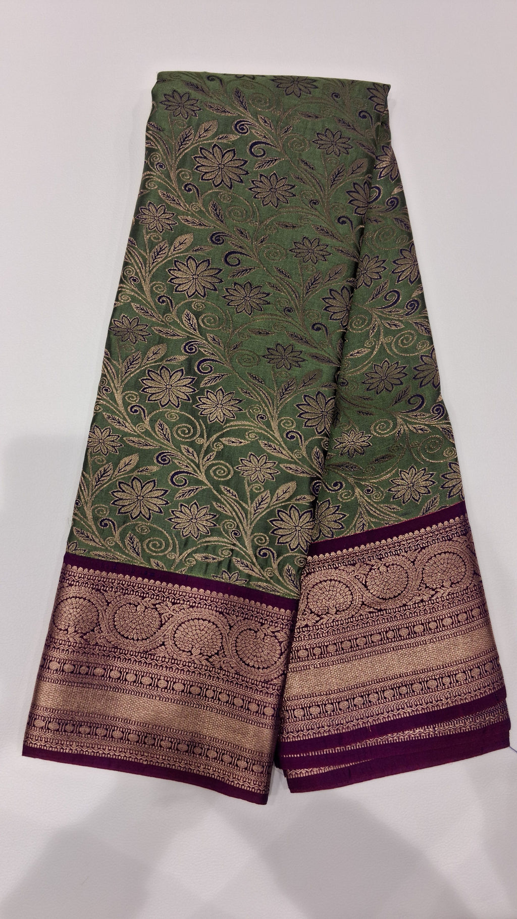 Mehendi Green Silk Saree with Magenta Zari Border 5665012